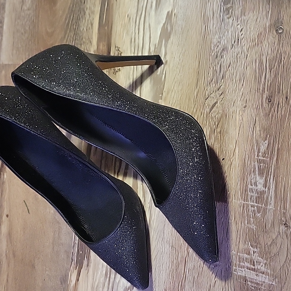 Shoes - Picture 1 of 4